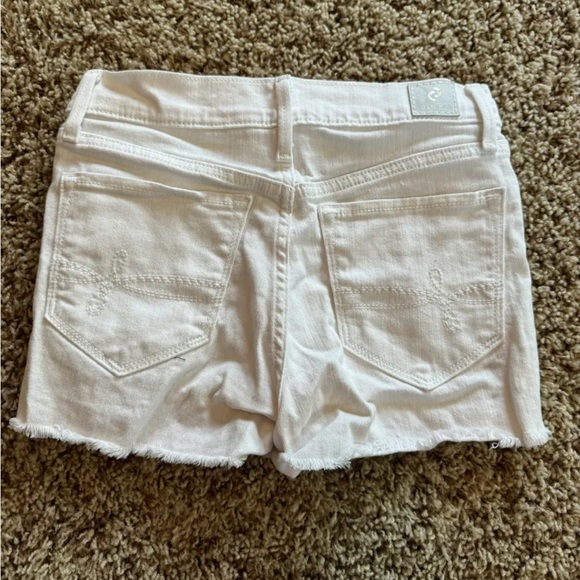 Levi’s white denim shorts - Picture 2 of 3
